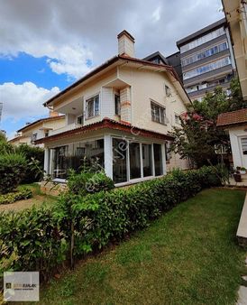 Esentepe'nin Kalbinde 5+1 Kiralık Lüks Villa