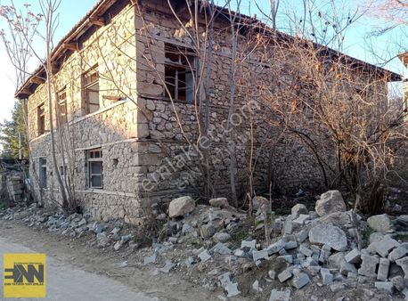 Isparta Merkez Kayı Köyünde Eski Ev Olan Villalık İmarlı Arsa