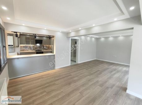 Üçyol Metro Yakını Cadde Üzerinde Satılık 3+1 Daire