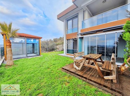 Site İçerisinde Geniş Bahçeli Köşe Konumda Satılık Yazlık