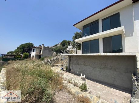 Muğla Boğaziçi Özel Plajlı Sitede En Ön Sırada Satılık Villa