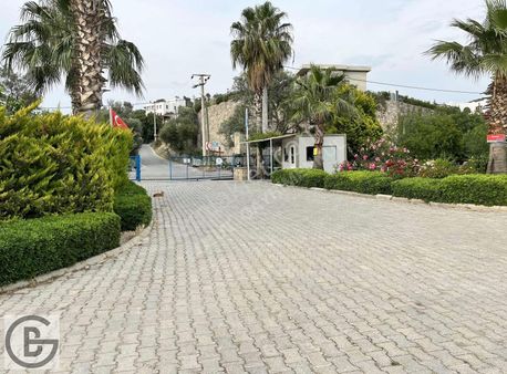 *yalıkavak Marinaya Yakın | Site İçerisinde Üst Kat 2+1 Daire |