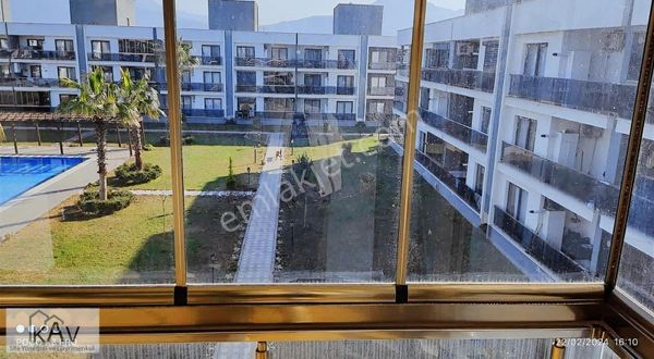 Aile Sitesinde Cam Balkonlu 2+1