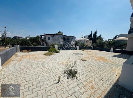 Aktoprakta Ara Kat Asansörlü Balkonlu Tramvay Yakını 1+1 Daire