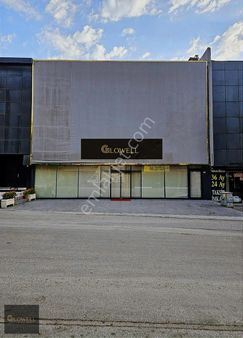 Demirhendek Caddesinde 3 Katlı 950 M2 Satılık Dükkan