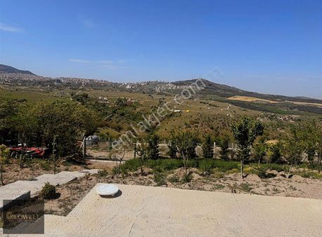 Karapürçek'te Yatırımlık 1460 M² Arazi Ve Ahşap Ev