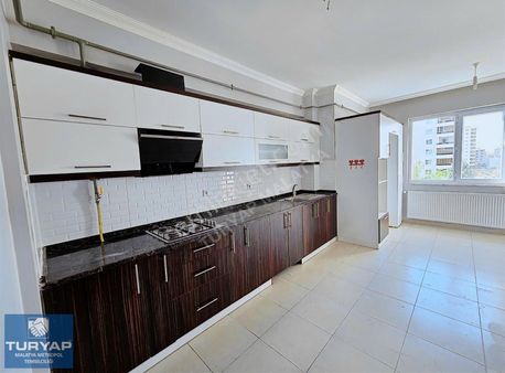 Turyap'dan Çiftlik Cad (başından İtibaren Az) 3+1 Satılık Daire