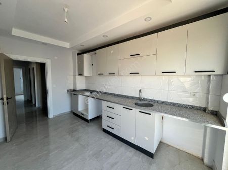 Tramvay Ve Şelale Yakını Katta Sıfır Ayrı Mutfaklı 3+1