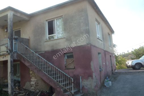 İzmir Torbalı Gold Emlaktan Satılık Bahçeli Köy Evi