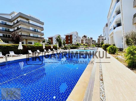 Uncalı'da Havuzlu Güvenlikli Site İçi Kiralık 5+1 Dubleks Daire