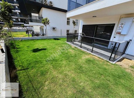 Kuşadası Merkezde Otogar Arkası Güvenlikli Bahçe Katı Boş 2+1
