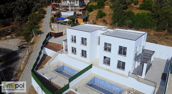 Limopol'den Faralya'da Deniz Manzaralı Müstakil Havuzlu Villa