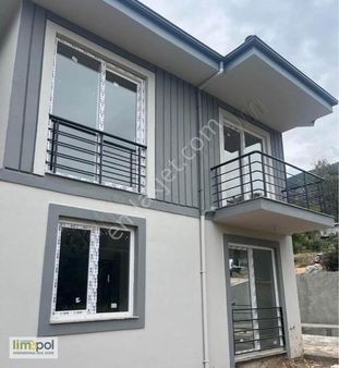Limopol'den İncirköy'de 3+1 Müstakil Girişli Havuzlu Villa