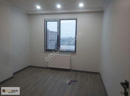 Bayrampaşa Kocatepe Mahallesinde Cadde Üzeri Satılık Ferah 4+1