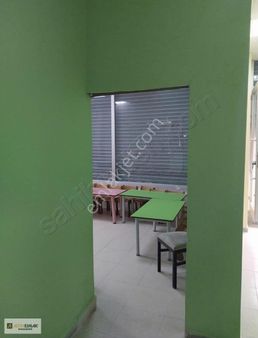 Esenyurt'ta Üçevler'de Bodrumsuz Düz Giriş Dükkan