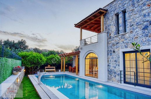Bodrum Bitez Satılık Site İçinde Tam Müstakil Taş Villa