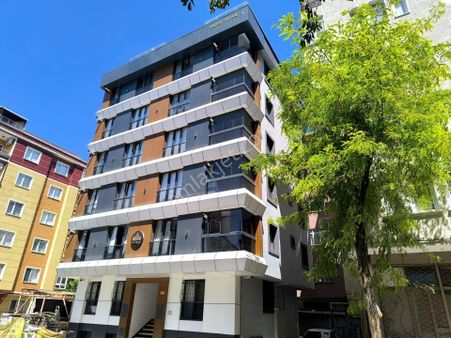 Yeni Bina İlkyuva Metro Yakını Yakını Satılık 2+1