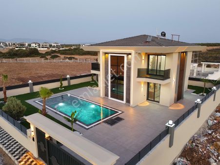 Didim Efeler Mah. Sahile 1,km Mesafede 500m2 Arsa İçinde 4+1 Akıllı Sistemli Havuzlu Müstakil Villa