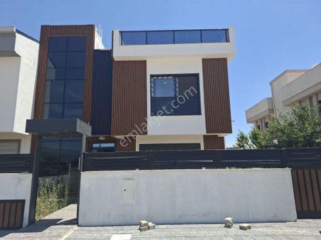 Menderes Coldwell Banker Poyraz'dan Barbarosta 6+1 Villa..