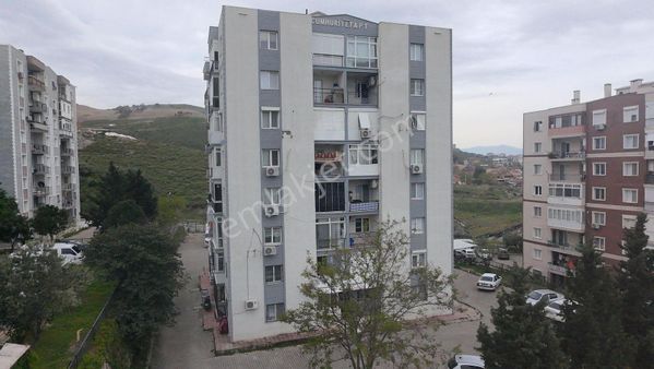 Çiğli Cumhuriyet Mahallesi Site İiçi 90 M² 2+1 Tadilatlı