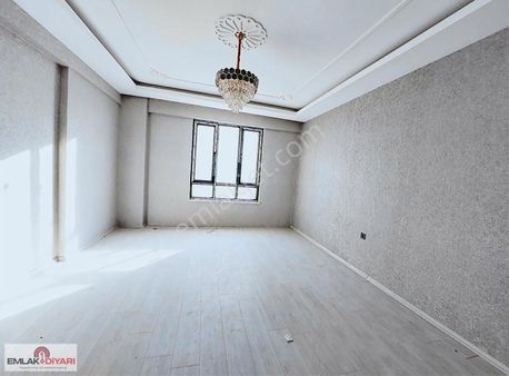 Emlak Diyarından Mavikent'de Bakımlı Kat Bahçeli 2.5+1 Daire