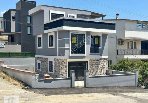 Seferihisar Doğanbeyde 4+1 Satılık Yazlık Villa Tek Müstakil Köşe Villa / Denize 900 Metre