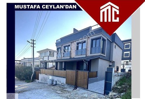 Seferihisar Doğanbeyde 3+1 Satılık Villa Manzaralı Bahçeli Lüks Yazlık