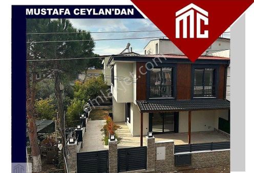 Seferihisar Doğanbeyde 3+1 Satılık Yazlık Villa Denize Çok Yakın 350 Metre Mesafede
