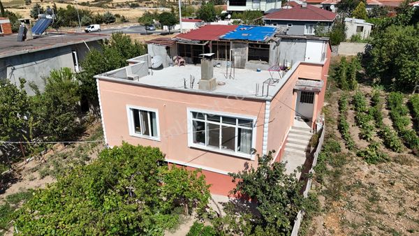 Üsküp Gündoğdu Mahallesinde Bahçeli Ev