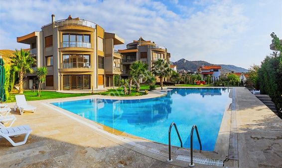 Kahramandere' De Havuzlu, Güvenlikli Sitede, 5+2 Müstakil Villa