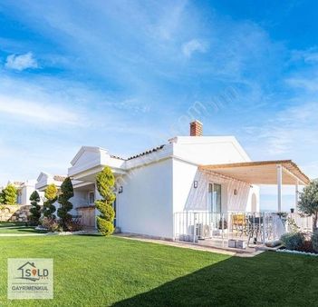 Sold Urla'dan Foça'da 1+1 Kiralık Müstakil Taş Villa