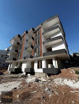 Albağ'dan Şeyh Hamit Mahallesinde Satılık 2+1 Yüksek Giriş Daire