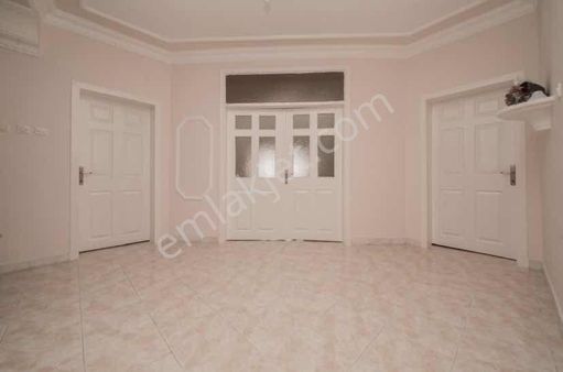 Yukarı Talas'ta Manzaralı Geniş Bahçeli Satılık Villa