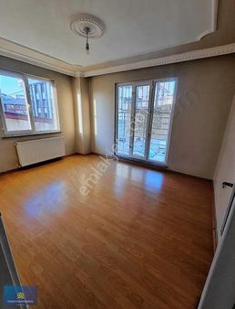 Merkezi Konumda 2+1 80m² Yüksek Giriş