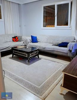 Ana Caddede 2+1 80m² Bahçekatı Camları Açık
