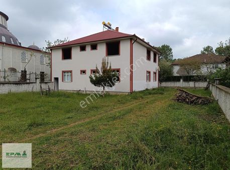 Harika Konumda Etrafı Çevrili Ev Ve Arsası