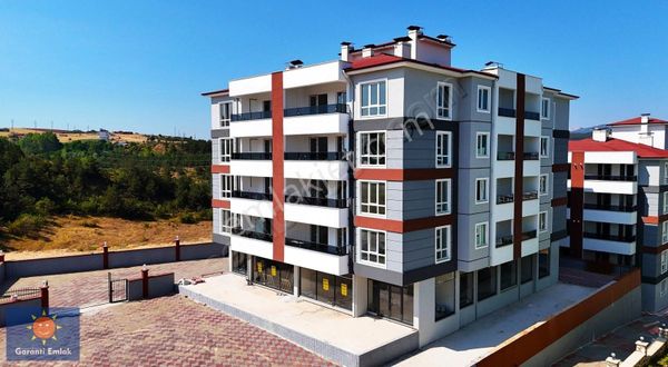 Garanti Emlak'tan Sıfır Binada Geniş Kullanışlı 3+1 Daireler