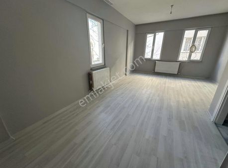 **yeni Mahallede Satılık 3+1 Arakat**