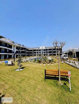 Kuşadası Merkezi Konumda Satılık Lüks 1+1 Geniş Balkonlu