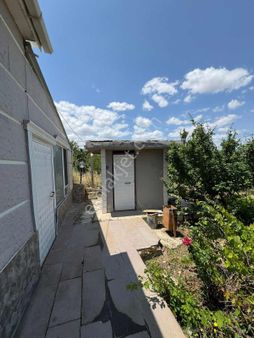 Karaahmetli'de Göl Manzaralı Havuzlu Villa