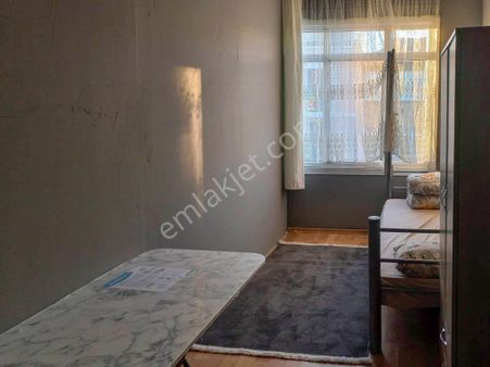 Kadıköy'ün Kalbinde, Söğütlüçeşme'de Ulaşımın Merkezinde Kiralık Oda!