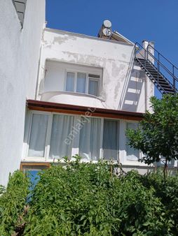 << Egeyıldız >> Akçay İmko Havuzlu Sitede 3+ 1 Geniş Bahçeli Doğalgazlı Balkonlu Tripleks Villa