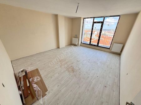 Arnavutköy Merkezde Arsa Daire Araç Takasına Uygun Sıfır Ara Kat