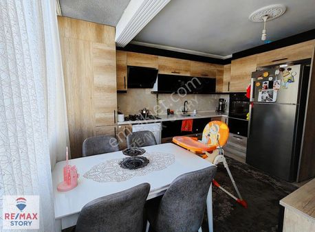 Çayırova Yeni Mah. 3+1 Ara Kat Asansörlü İskanlı Satılık Daire