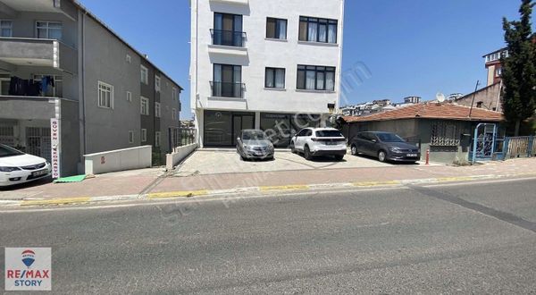 Çayırova Yunus Emre Cad Üzeri 125 M ² Kiralık Dükkan