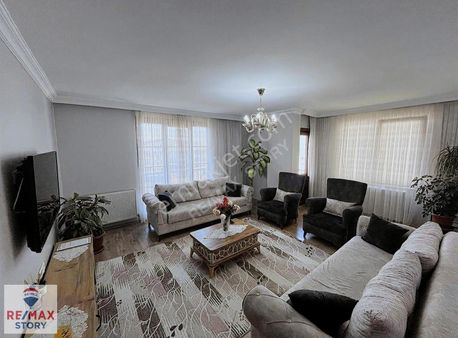 Çayırova Muammeraksoy Cad.üzeri Satılık Asansörlü 5+1 Üstdubleks