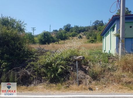 Karamürsel Yalakderede Petrol Ofisi Karşısı Köyün Girişinde Arsa