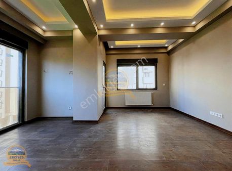 Erciyes'den Erenköy Marmaraya Yakın Sıfır Binada 3+1 Balkonlu