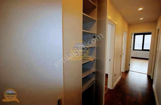 Erciyes'den Caddebostanda 150 M² 3+1 Balkonlu, Ebeveynli Satılık