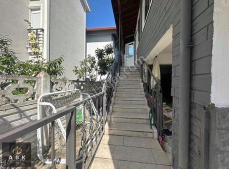 Denize 50 Metre Mesafede Satılık Tripleks Villa